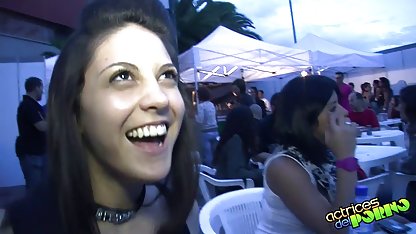 Gagica matură cu amatori camera ascunsa sânii mari prinde sex în stil doggy