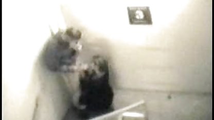 Un bărbat chel a înnebunit-o pe sex video amatori o bătrână pieptănată în ciorapi negri