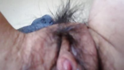 O asistentă depravată a filme pornocu amatori înlănțuit o fată și a început să-și masturbeze păsărică cu un vibrator