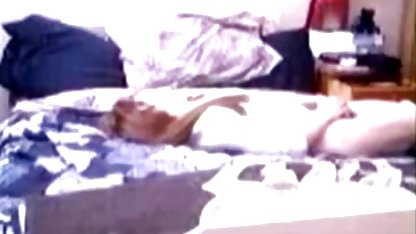Curvă matură suge pula cupluri amatori suge un bărbat negru puternic