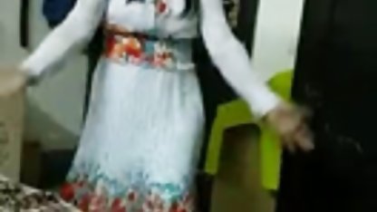 Un tip negru țipă prno amatori pe nimfa zveltă în tocuri