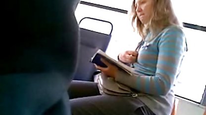 Fata s-a dat în două găuri prietenilor amatoare de sex