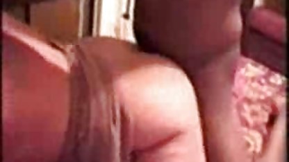 Fata arăta țâțe și păsărică pe o cameră sex mature amatori ascunsă din magazin