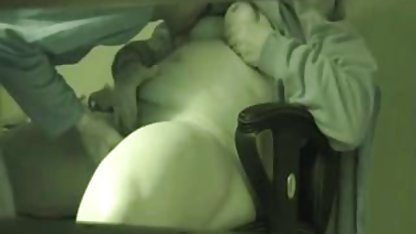 Cuplul rusesc pono amatori se fute frumos într-un dormitor