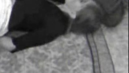 Tipul adult a suflat o amatori sex anal fată tânără și a luat totul cu aparatul foto