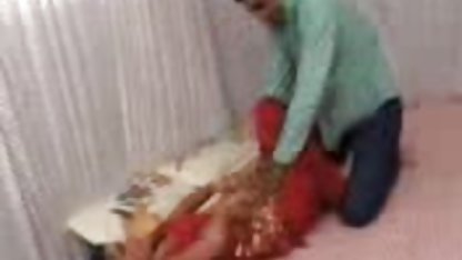 Tipul într-o șapcă fute xxx amatori camera ascunsa o fată tânără