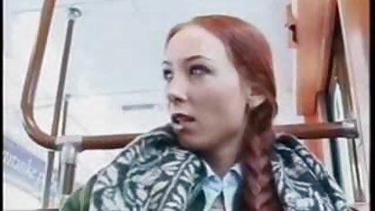 Elena își bate păsărică cu un dildo filme amatoare roz