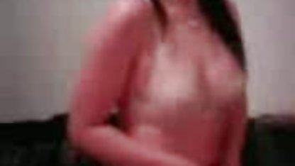 Prietenele iubesc cupluri de amatori mirosul și gustul picioarelor care le ling împreună