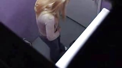 El a lustruit o pula dintr-o fisura a unui bix rus valabil in timp pizde amatoare ce ea dormea