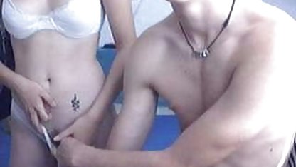 Puiul care se sex in grup amatori supune iubitorului îi suge tare
