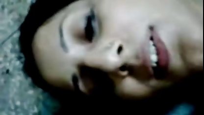 Un coleg de clasă mestecă un student lesbiene amatoare cu talia subțire