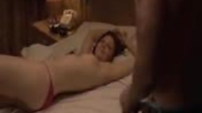 Tipul mulțumit speriat în sex mature amatori gură cu muie destul