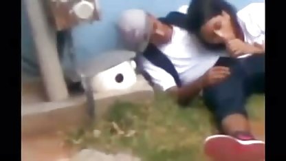 Sex în camera de zi cu un pui cu un poze sex amatori zâmbet larg