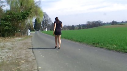 Două prietene ale bunicii sug un om negru xxx amatori camera ascunsa și prietenul său alb