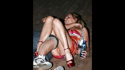 Bruneta iubește când își bagă o mână în romance amatoare sex pizda