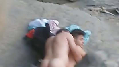 O fată modestă este futută de un tip la amatoare romance xxx casa lui