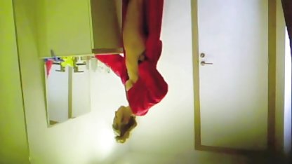 Bruneta bronzată sex anal amatori se plimbă în obiectivele orașului ei fără haine