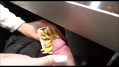 Studenta bustos amatori sex anal se satisface cu degetele