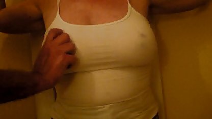 Lena xxx anal amatori într-un corset stă pe limba unei lesbiene în cizme înalte