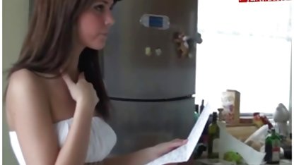 Lesbienele plate se îngrijesc milf amatori reciproc după duș