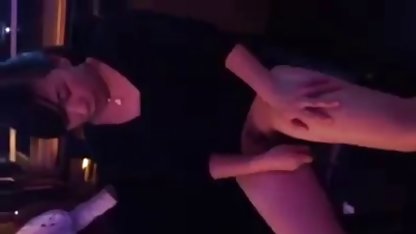 Lover s-a strecurat în casă și filme erotice amatori a suflat-o pe fată în anus