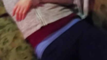 Anthony cu picioare sex oral amatori lungi și subțiri mângâie pizda