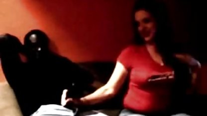 Femeie luxoasă cu sânii care udă gura, dădea pe scări casting amatori