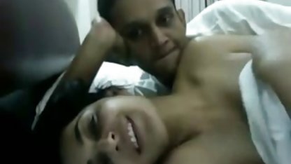 Degete de femeie grasă îi lovește pizda excitată amatori sex anal