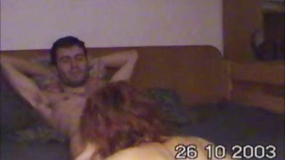 Fetișul picioarelor lesbiene linge picioarele lângă cupluri de amatori foc