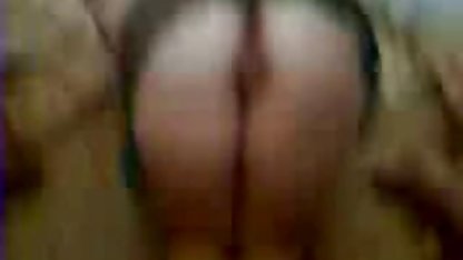 Puii iubitori îi dau pe toți pe sex amatori rând într-un microbuz