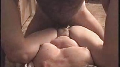 Sophie zăcea pe iarbă și se masturbează cu xxx mature amatori pasiune
