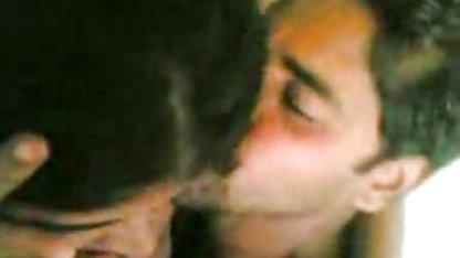 Holly busty a lasat sperma amatori xxx pe limba