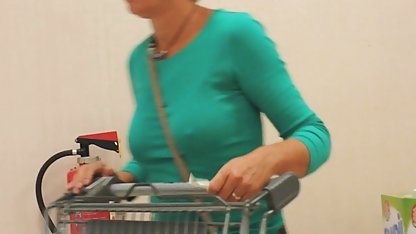 Mama a adus o cățelă amatori xx sultă pentru sex cu fiul ei neglijent