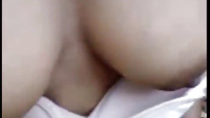 O brunetă subțire romance amatoare xxx a dezbrăcat dezbrăcată și a șezut o pula de cauciuc
