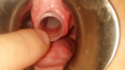 Amanta BDSM leagă și fute sclavii în amatoare xxx șopronul anal, atingându-le cu electricitate