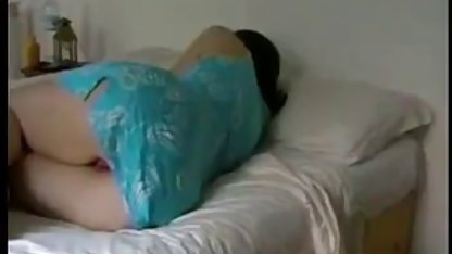 Film scurt cu o fată goală pe un scuter amatori anal